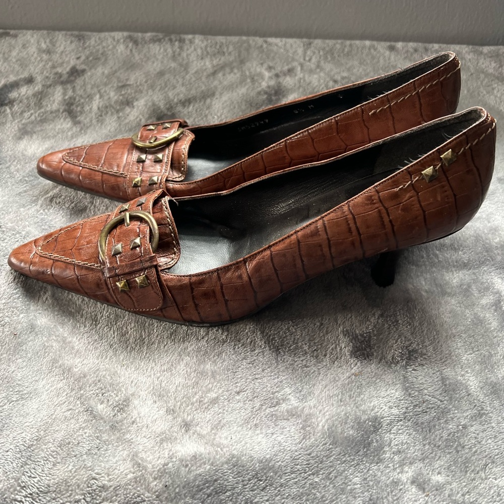 Stuart Weitzman Brown Croc-Patterned Heels - Picture 5 of 10